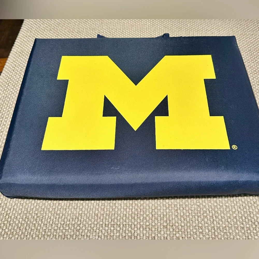 University of Michigan stadium seat cushions “Go Blue” - Picture 2 of 5